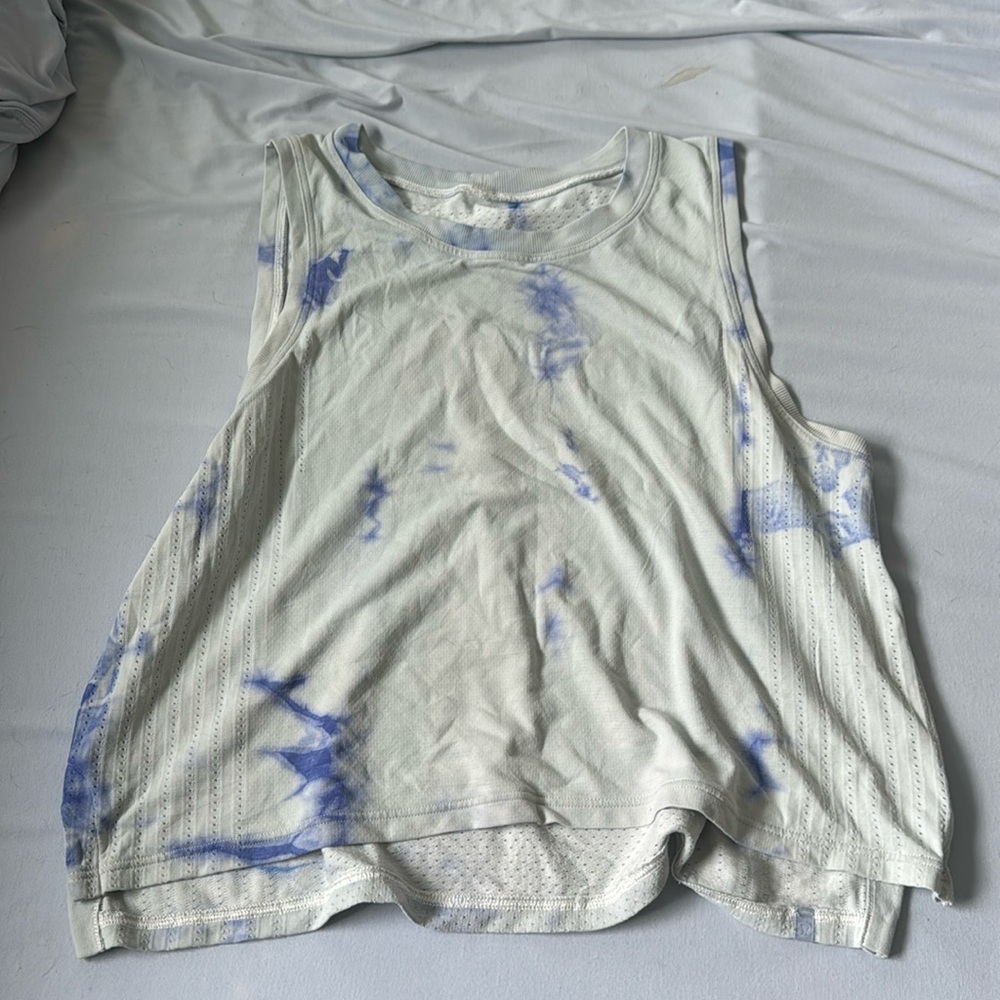 Lululemon cropped muscle tank for sale (size 8)